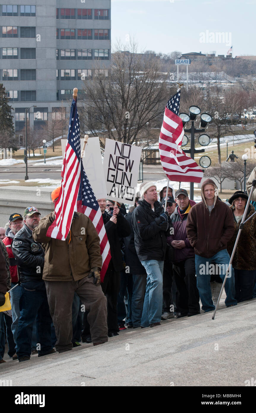 Saint Paul, Minnesota. State Capitol. Limites des armes à feu de protestation. Banque D'Images