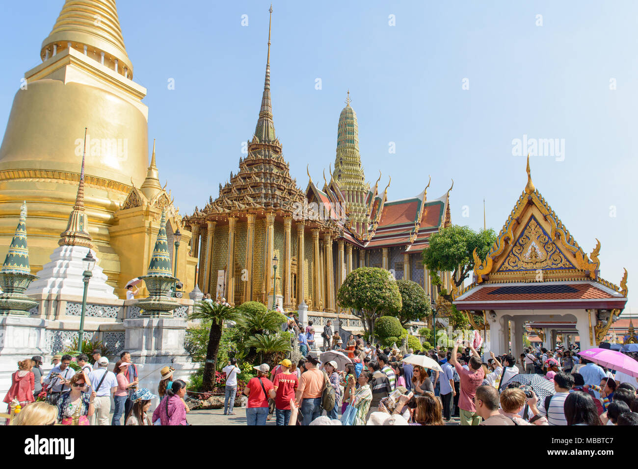 BANGKOK, THAÏLANDE - 29 décembre 2012 : Panthéon Royal appelé Prasat Phra Thep Bidorn dans Emerald Temple. Banque D'Images