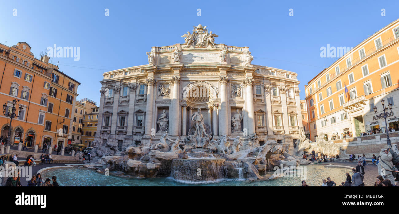 ROME, ITALIE - Le 21 janvier 2010 : la fontaine de Trevi, Piazza di Spagna en italien, est une fontaine à Rome, Italie. Il est célèbre dans le monde et le plus grand B Banque D'Images