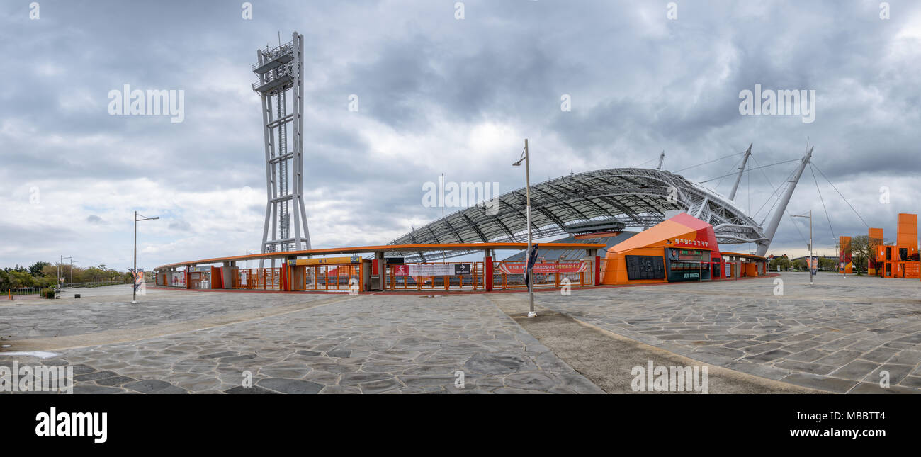 Jeju-do, Corée - 13 Avril 2015 : le stade de la coupe du monde dans l'île de Jéju, en Corée. En 2002 FIFA World Cup a eu lieu au stade, situé à Seogwipo City. E Banque D'Images