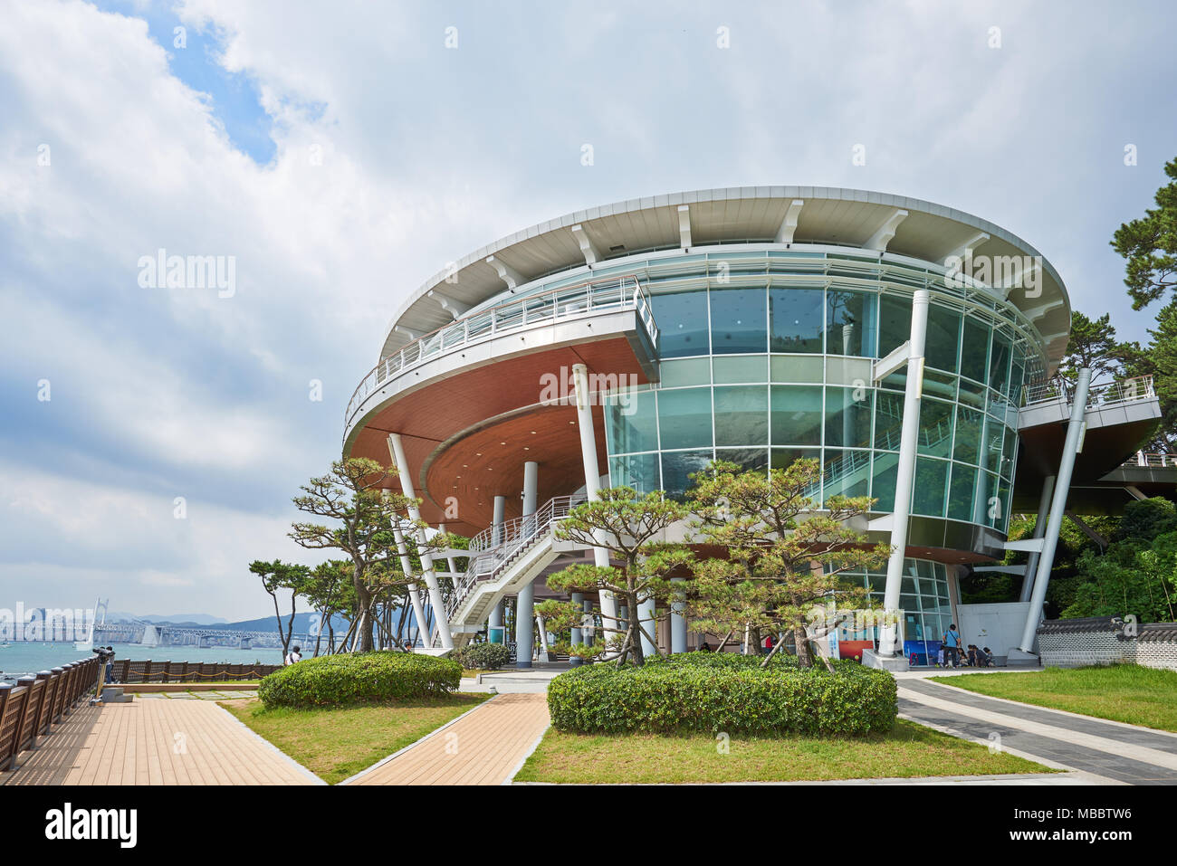 Busan, Corée - 19 septembre 2015 : La Nurimaru, maison de l'APEC est situé sur l'île de Dongbaekseom et construit pour la 2e réunion des dirigeants de l'APEC en 2005. L'buildi Banque D'Images