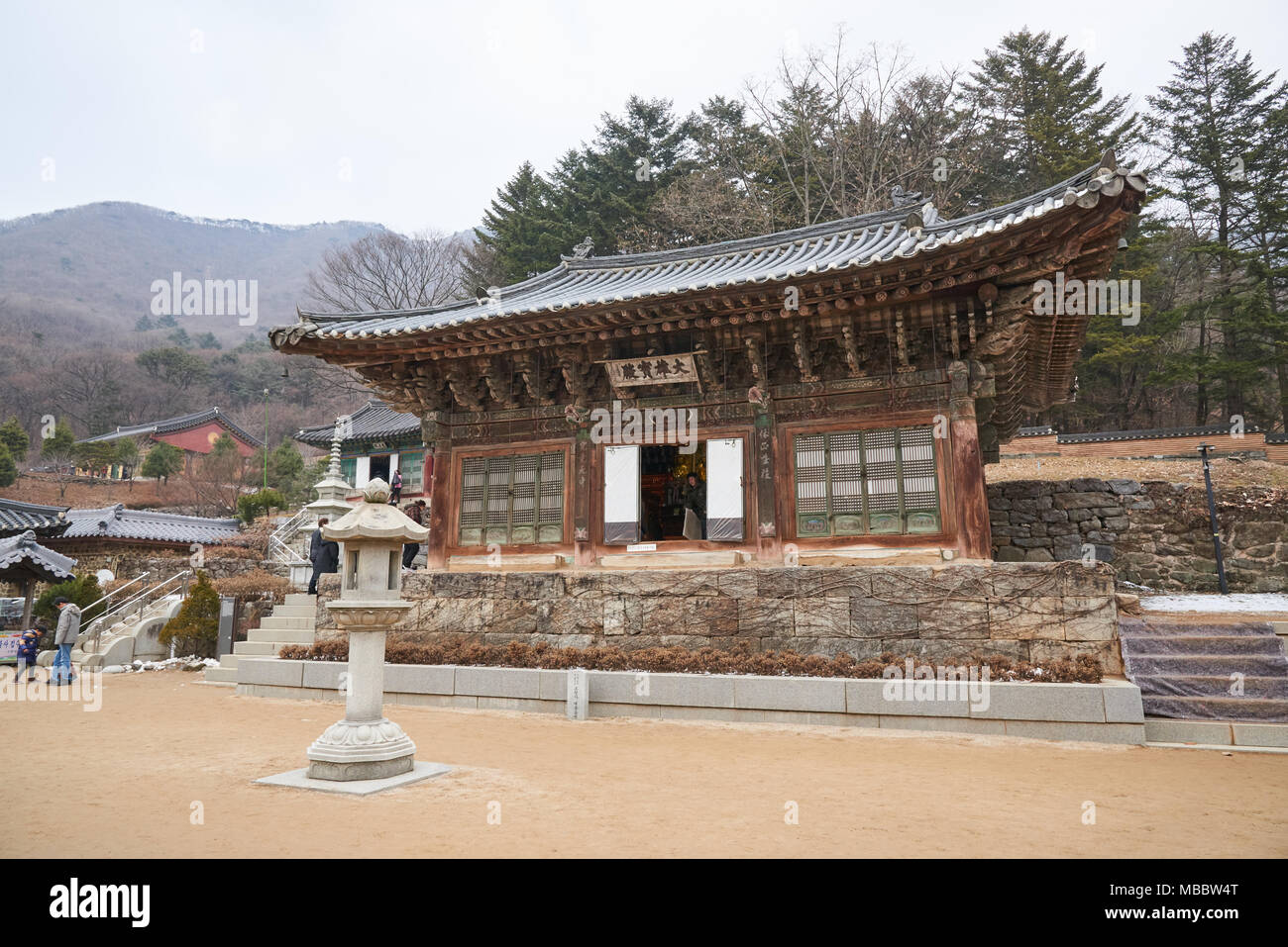 Paju, Corée - 1 janvier 2016 : Daeungbojeon Bogwangsa, hall principal. Bogwangsa temple a été construit par le grand moine Doseonguksa pendant le royaume de Silla Banque D'Images