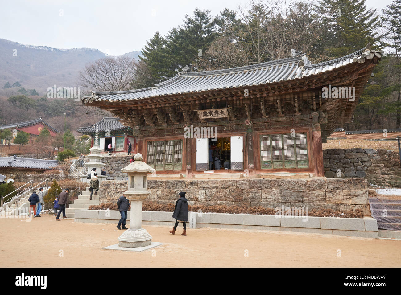 Paju, Corée - 1 janvier 2016 : Daeungbojeon Bogwangsa, hall principal. Bogwangsa temple a été construit par le grand moine Doseonguksa pendant le royaume de Silla Banque D'Images