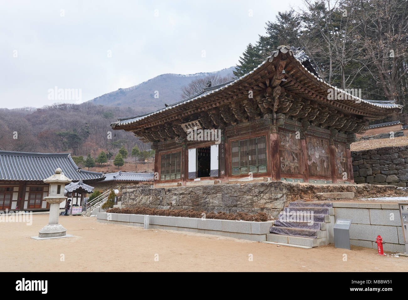 Paju, Corée - 1 janvier 2016 : Daeungbojeon Bogwangsa, hall principal. Bogwangsa temple a été construit par le grand moine Doseonguksa pendant le royaume de Silla Banque D'Images