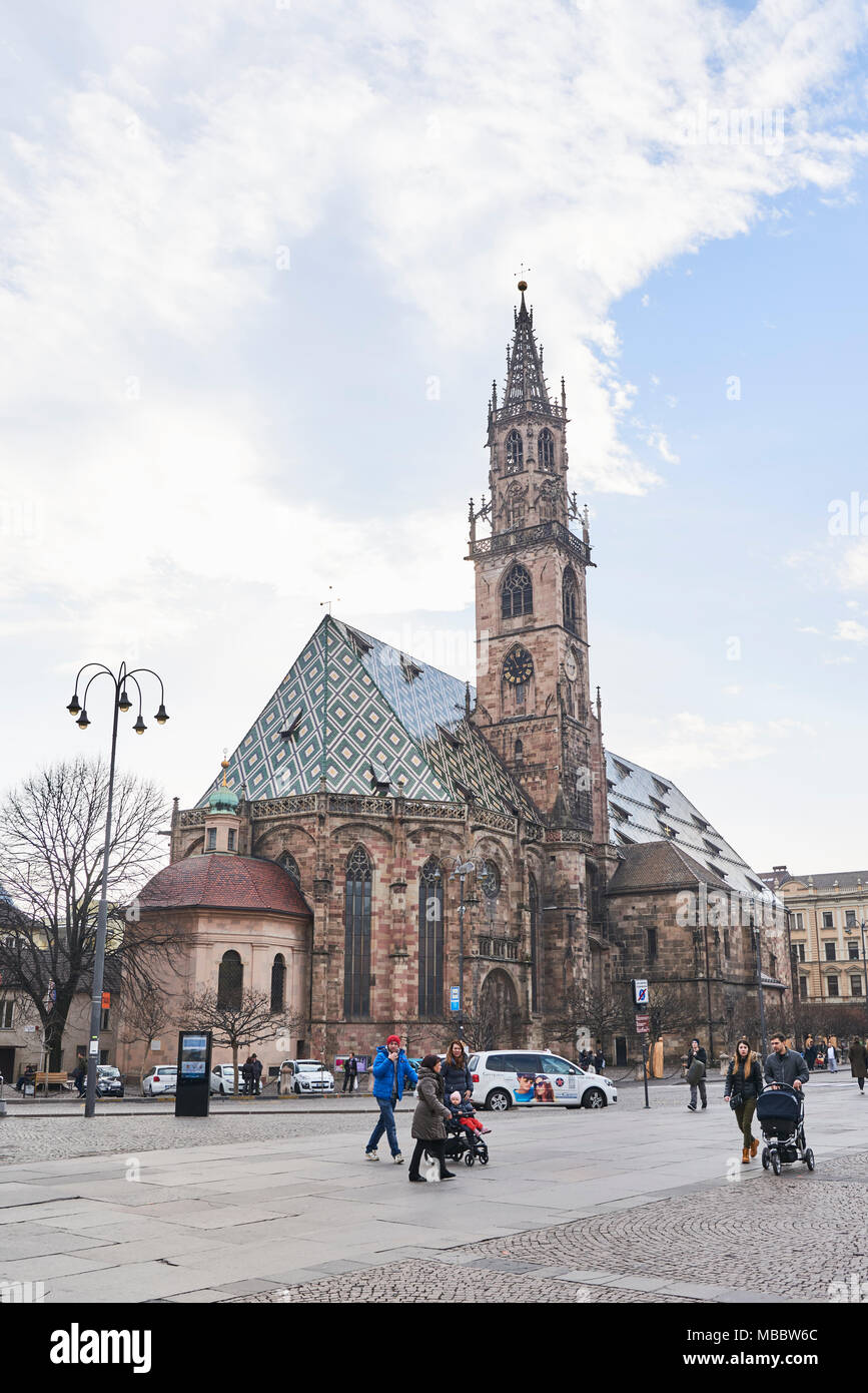 Bolzano, Italie - Février 22, 2016 : la cathédrale de Bolzano. Il est l'administrateur en chef de Bolzano monument et un bijou de l'architecture romane et gothique, un symbole de la Banque D'Images