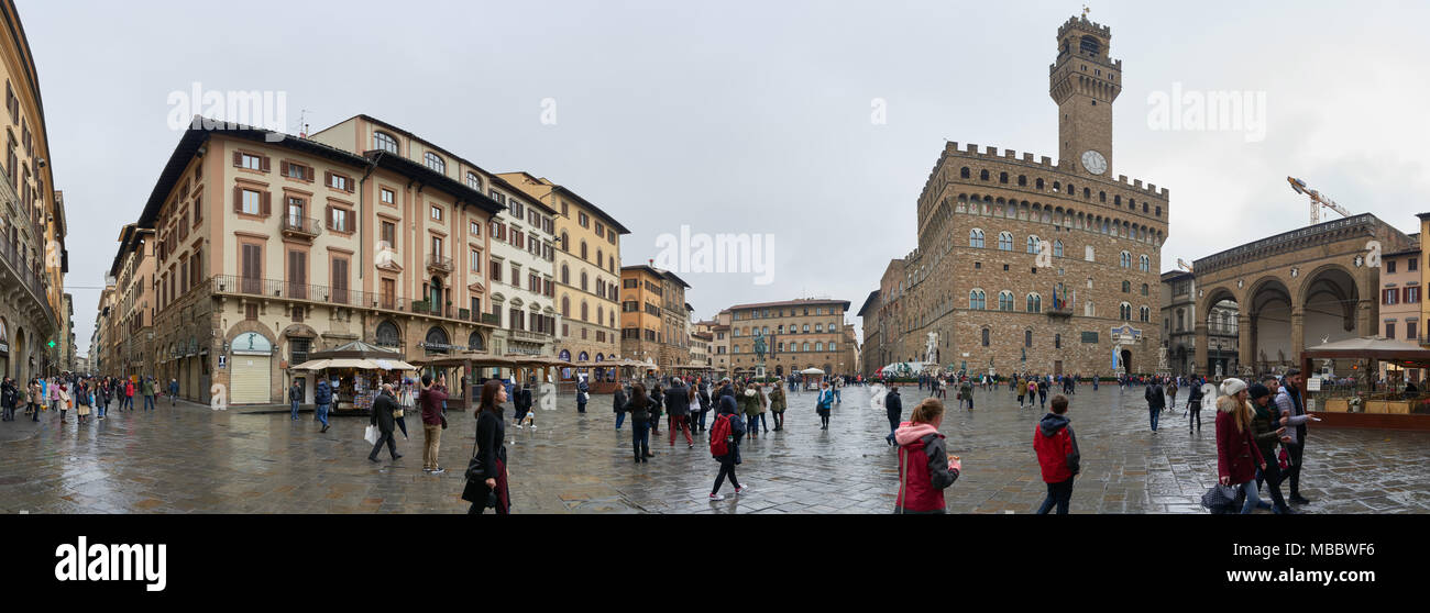 Florence, Italie - Février 17, 2016 : La Piazza della Signoria, un square en face du Palazzo Vecchio à Florence, Italie. Il est situé entre Ponte Vec Banque D'Images