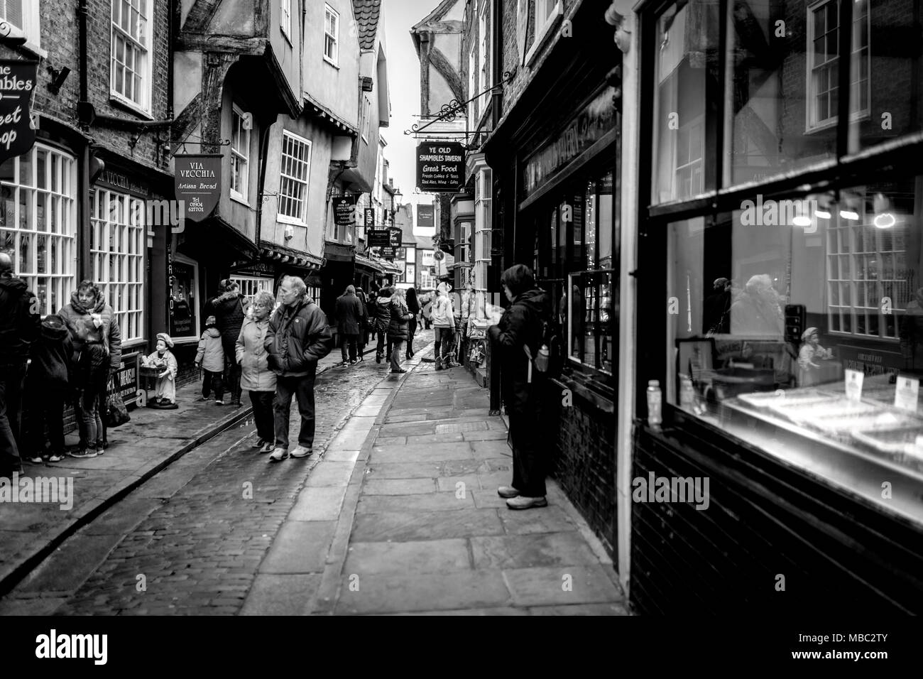 Les ruines de New York, 16 février 2018. Foule la congestion dans la pagaille et la rue commerçante historique médiévale dans la ville traditionnelle de York à Yorks Banque D'Images