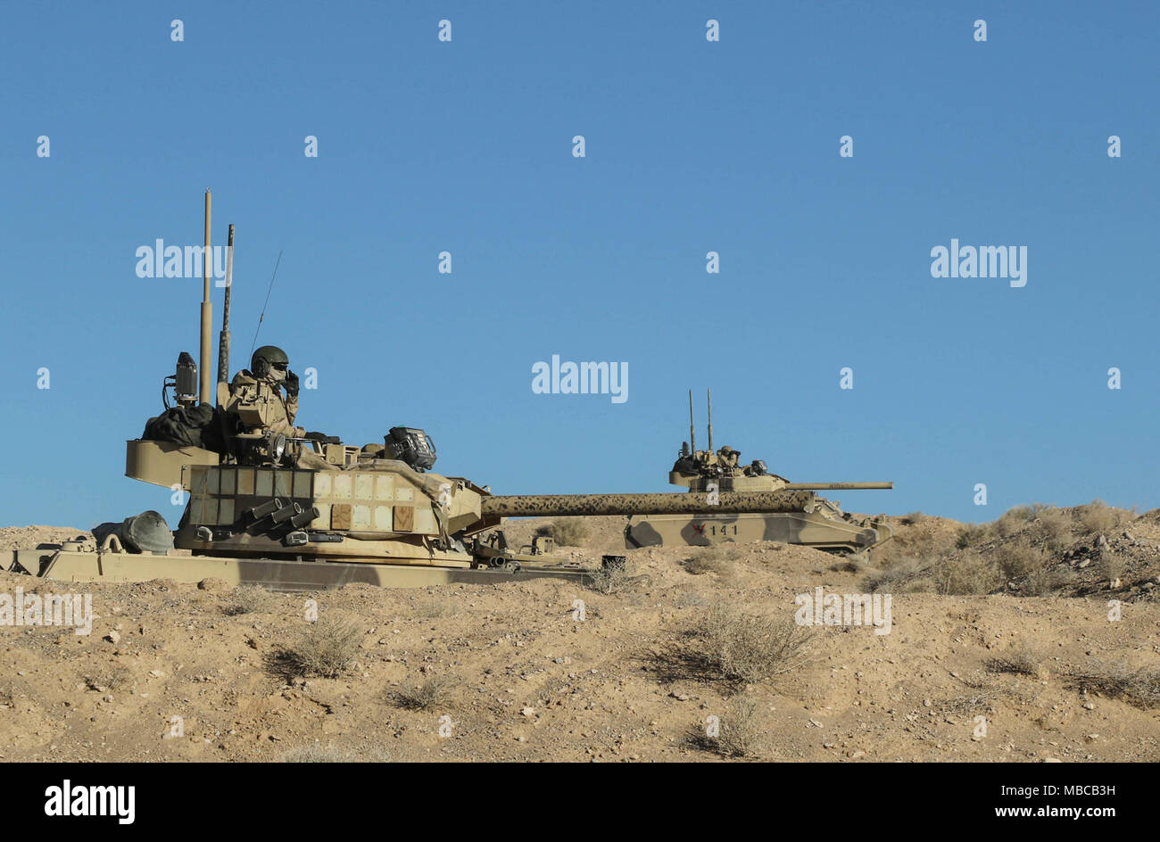 Crash Hill, Centre national de formation a été défendu par 11e Régiment de cavalerie blindée troopers contre attaquer les éléments de la 3e régiment de cavalerie de Fort Hood, au Texas, le 18 février 2018. Cette phase de rotation NTC 18-04 contestées "Brave Rifles brigade" dans leur capacité à mener une vaste offensive et capturer une zone de l'objectif ouvert. (U.S. Army Banque D'Images