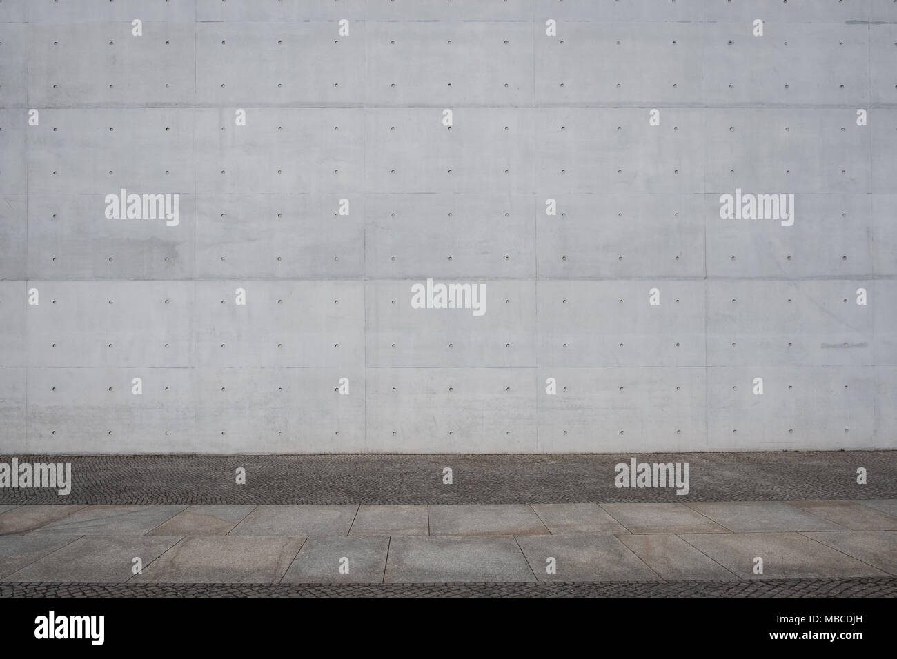 Le trottoir et le mur de béton exposées contexte - béton - Banque D'Images