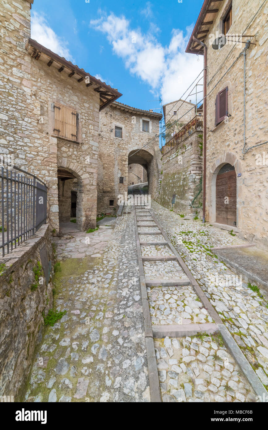 Vallo di Nera (Italie) - un très petit et magnifique ville médiévale hill en province de Pérouse, Ombrie, choisir l'un des plus beaux village de France Banque D'Images