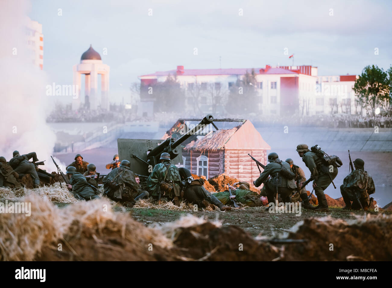 Minsk, Belarus - 08 mai, 2015 : Reconstruction de bataille lors d'événements dédiés à 70e anniversaire de la victoire du peuple soviétique dans le Gréa Banque D'Images