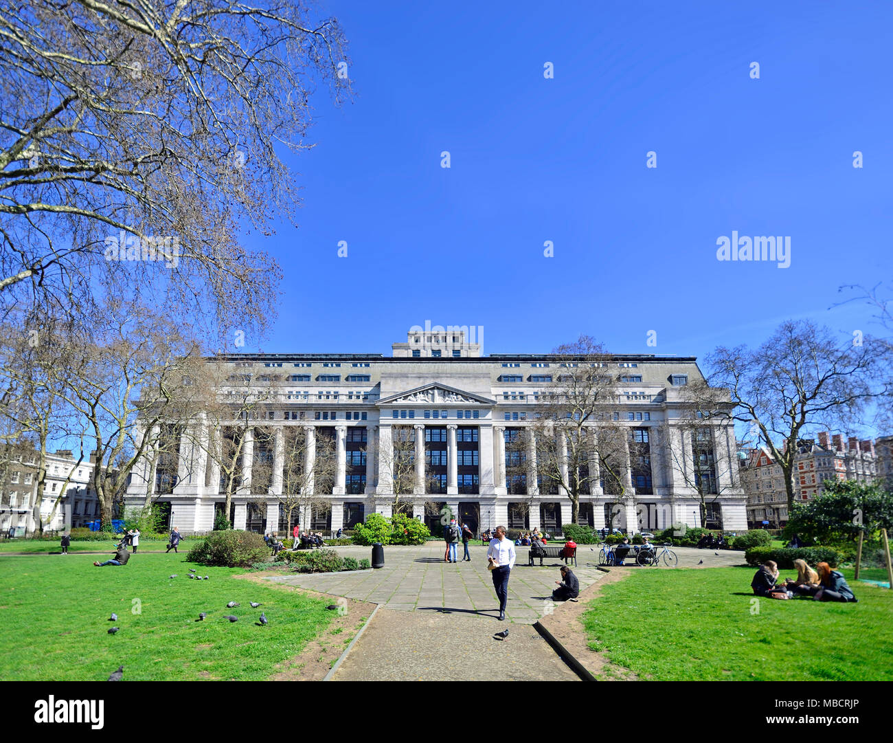 Londres, Angleterre, Royaume-Uni. Victoria House, Bloomsbury Square. Années 1920, bâtiment classé Grade II Banque D'Images
