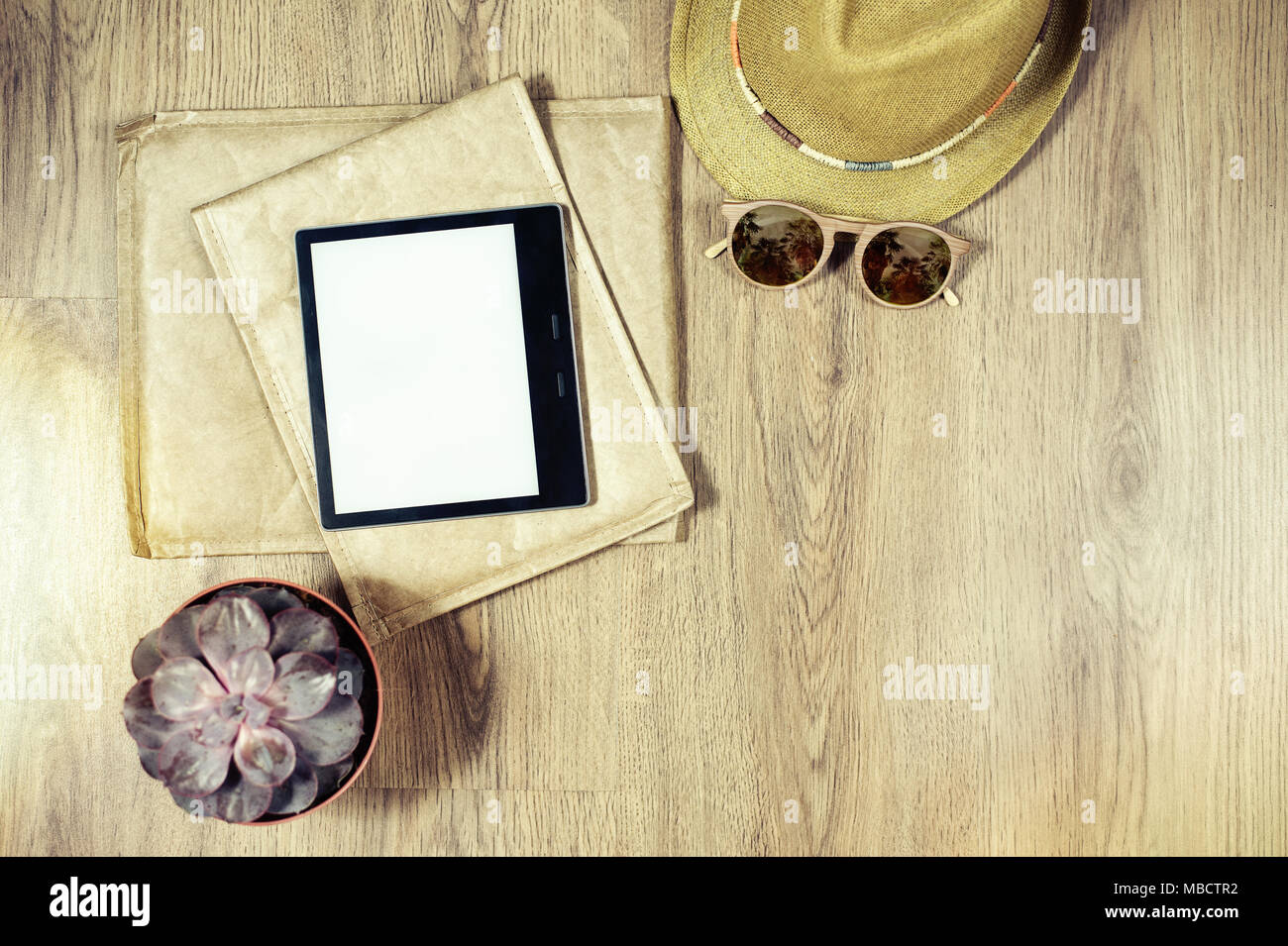 Lunettes de soleil vintage sur bois Banque D'Images