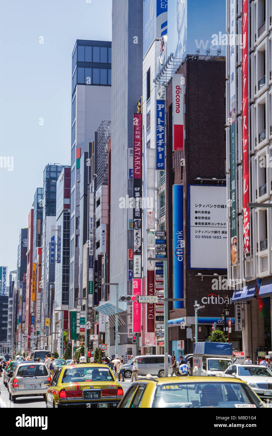 Tokyo Japon,Ginza,Chuo Dori Street,kanji,caractères,symboles,japonais anglais,shopping shopper shoppers shopping shopping marchés marché achat se Banque D'Images