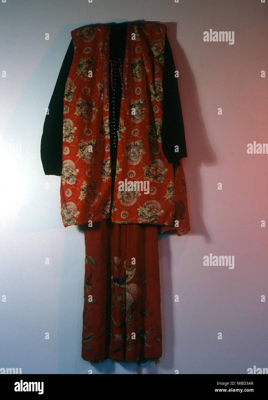 Rituel chaman robe avec des motifs floraux et d'oiseaux de l'Laotian-Thai frontière. Banque D'Images