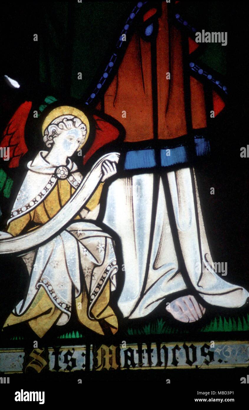 En tant que saint Matthieu l'humain ailé, dérivé de l'emblème pour le Verseau. Vitrail en Kilkhampton église paroissiale. © / Charles Walker Banque D'Images