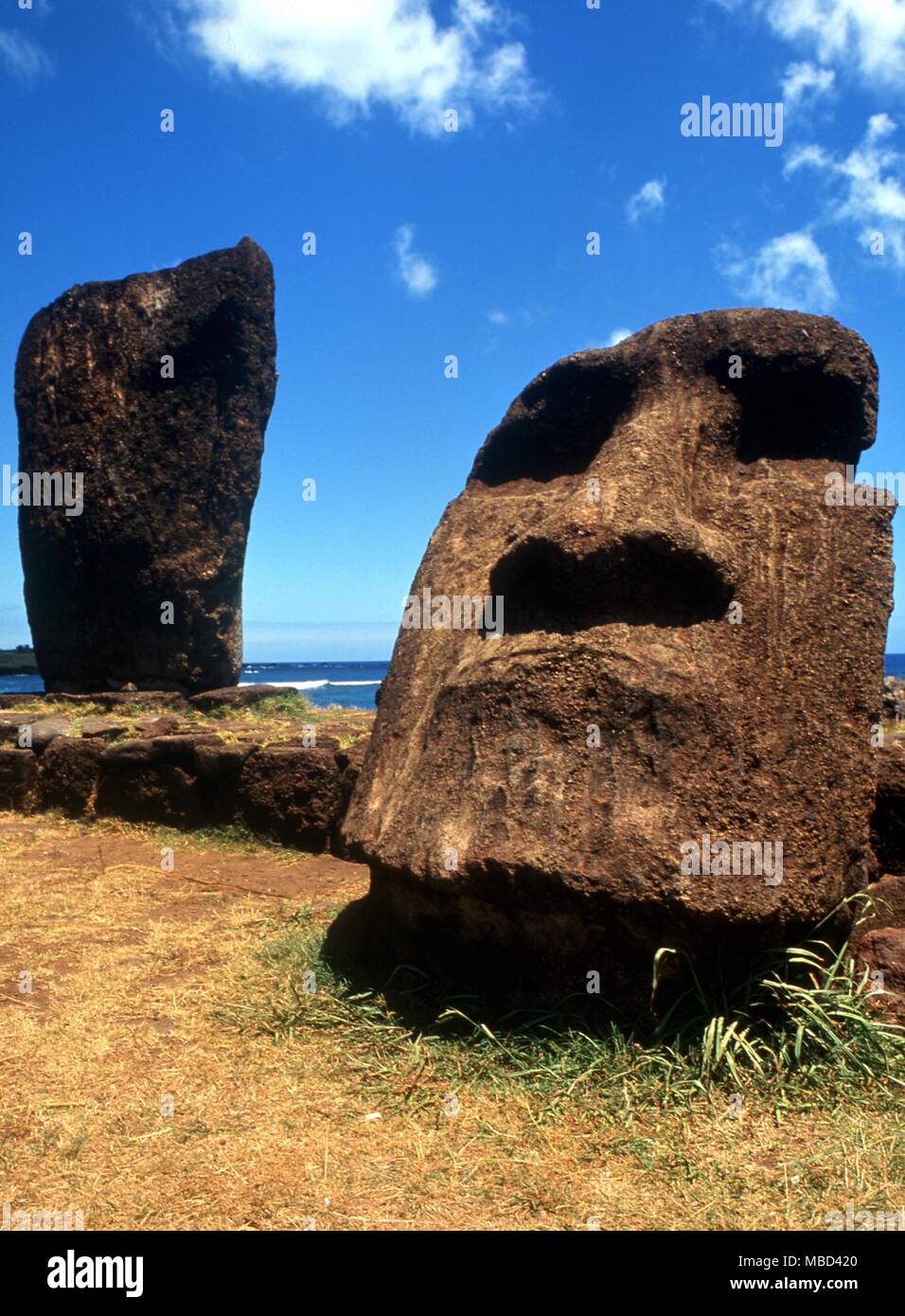L'île de Pâques - Statue des groupes sur l'île - la date et l'objet est inconnu - ©Charles Walker / Banque D'Images