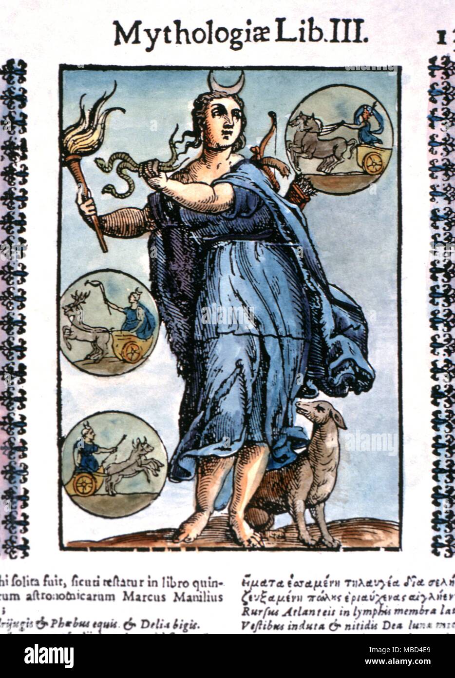 La mythologie grecque. Luna, la déesse de la lune, avec une torche, serpents et chien. Les trois cartouches montrent son chariot bêtes. Gravure sur bois en couleur à la main à partir de Natalis Comitis' 'ythologiae" Livre 3, Cap.17. Banque D'Images