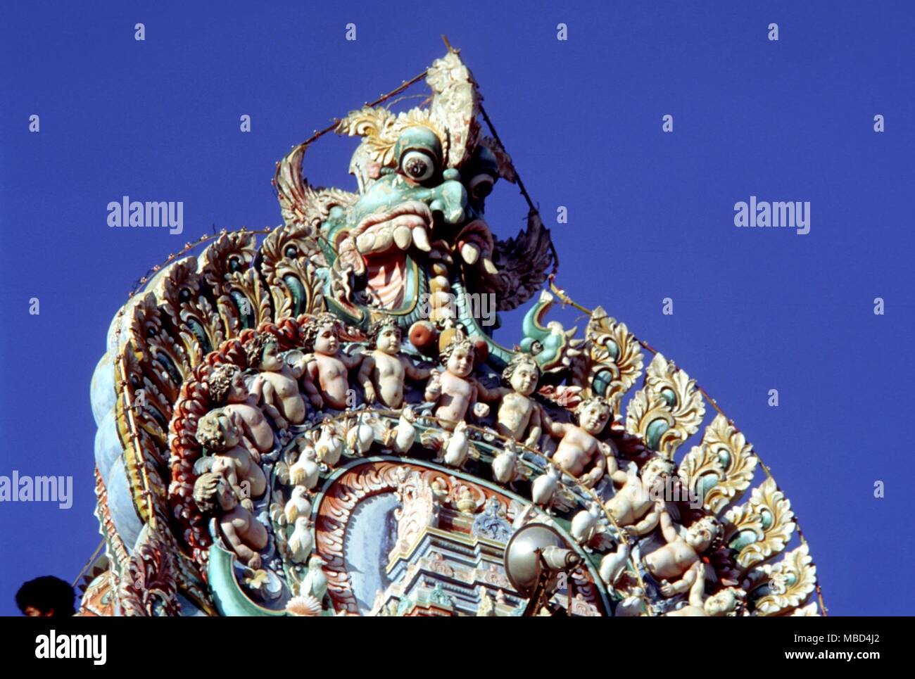 L'hindouisme - la mythologie hindoue - tête démoniaque sur le dessus de l'Hindu Temple dans Kaapaleeshwara - Madras © /CW Banque D'Images