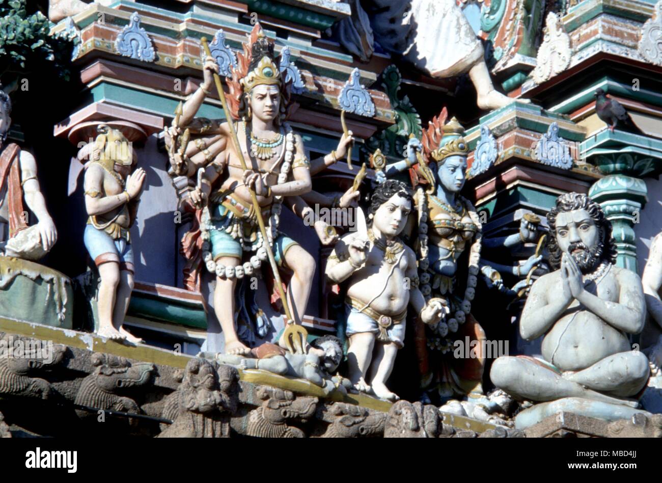 L'hindouisme - la mythologie hindoue - Madras - détails des figures mythologiques hindoues sur la façade de l'Kaapaleeshwara temple, à Madras, en Inde. - © /CW Banque D'Images