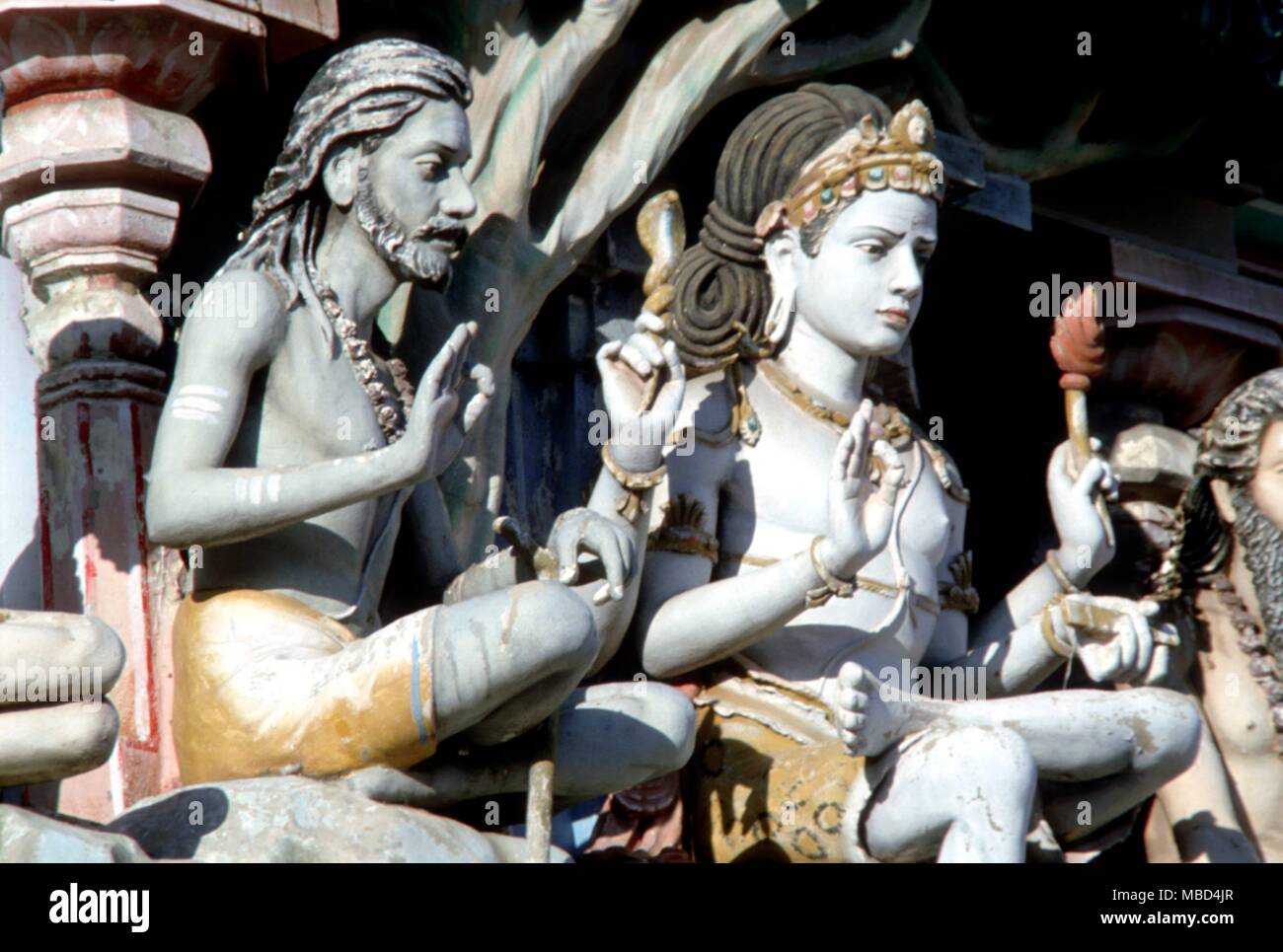 L'hindouisme - la mythologie hindoue - Détails des figures mythologiques hindoues sur la façade de l'Kaapaleeshwara temple à Madras, en Inde. - © /CW Banque D'Images