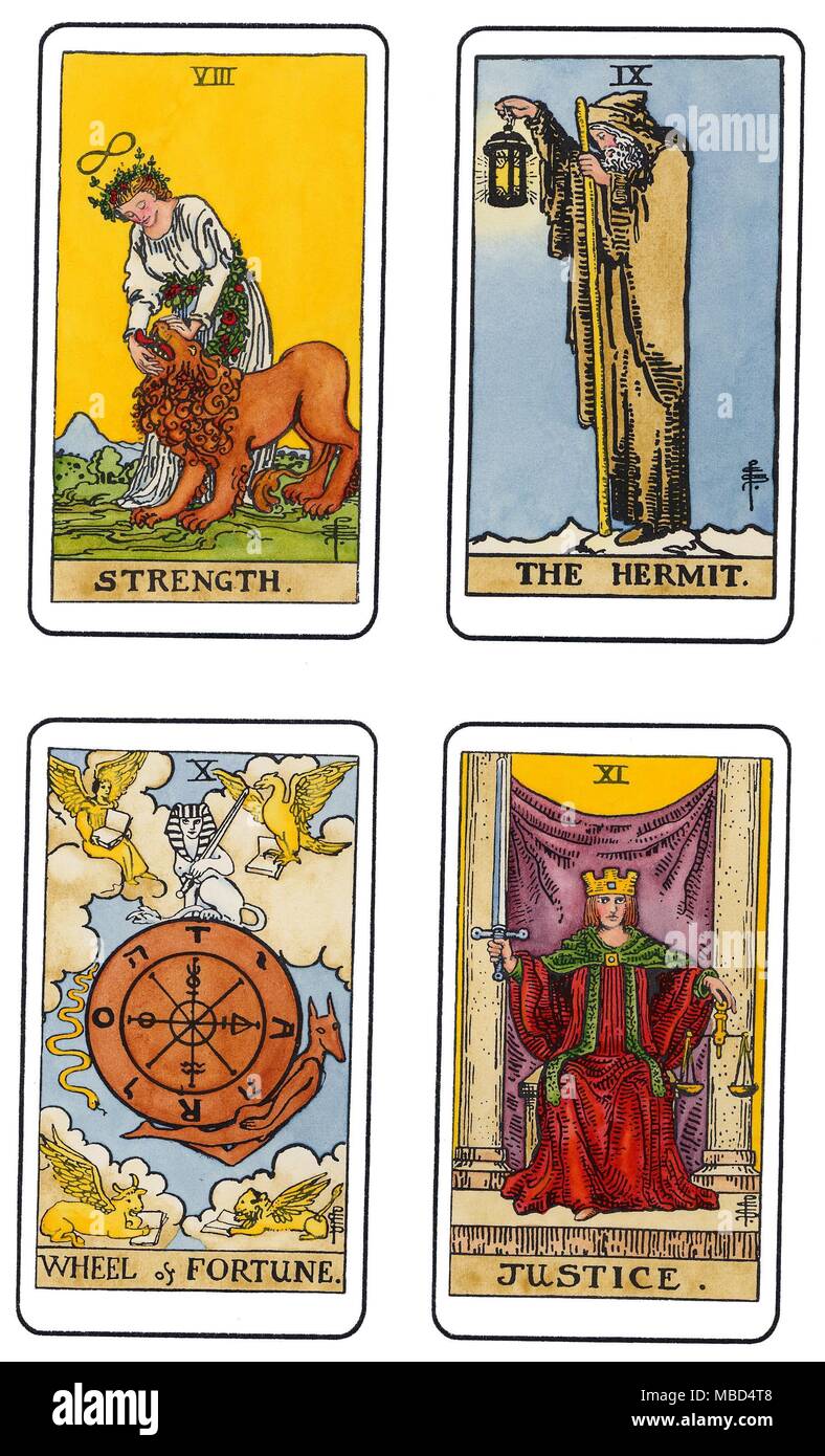 - 'TAROT RIDER WAITE' PONT DE PAMELA COLEMAN-SMITH quatre cartes, à partir de la série de 22 cartes dans la Collection Charles Walker, de la soi-disant Cavalier Waite deck : force, l'Ermite, la roue de la fortune et de la Justice. Ce pont, dans la Collection CW, est constitué d'un ensemble complet de la main, carte de la série 1910 conçu par Pamela Coleman Smith, et réclamé par Arthur Edward Waite à tort d'être 'son' design. Pamela Coleman Smith's signature abrégée apparaît sur chacune des cartes, qui ont été utilisés dans l'édition de 1911, la clé de la Tarot, écrit par Georges Brassens. Le pont est wrongl Banque D'Images