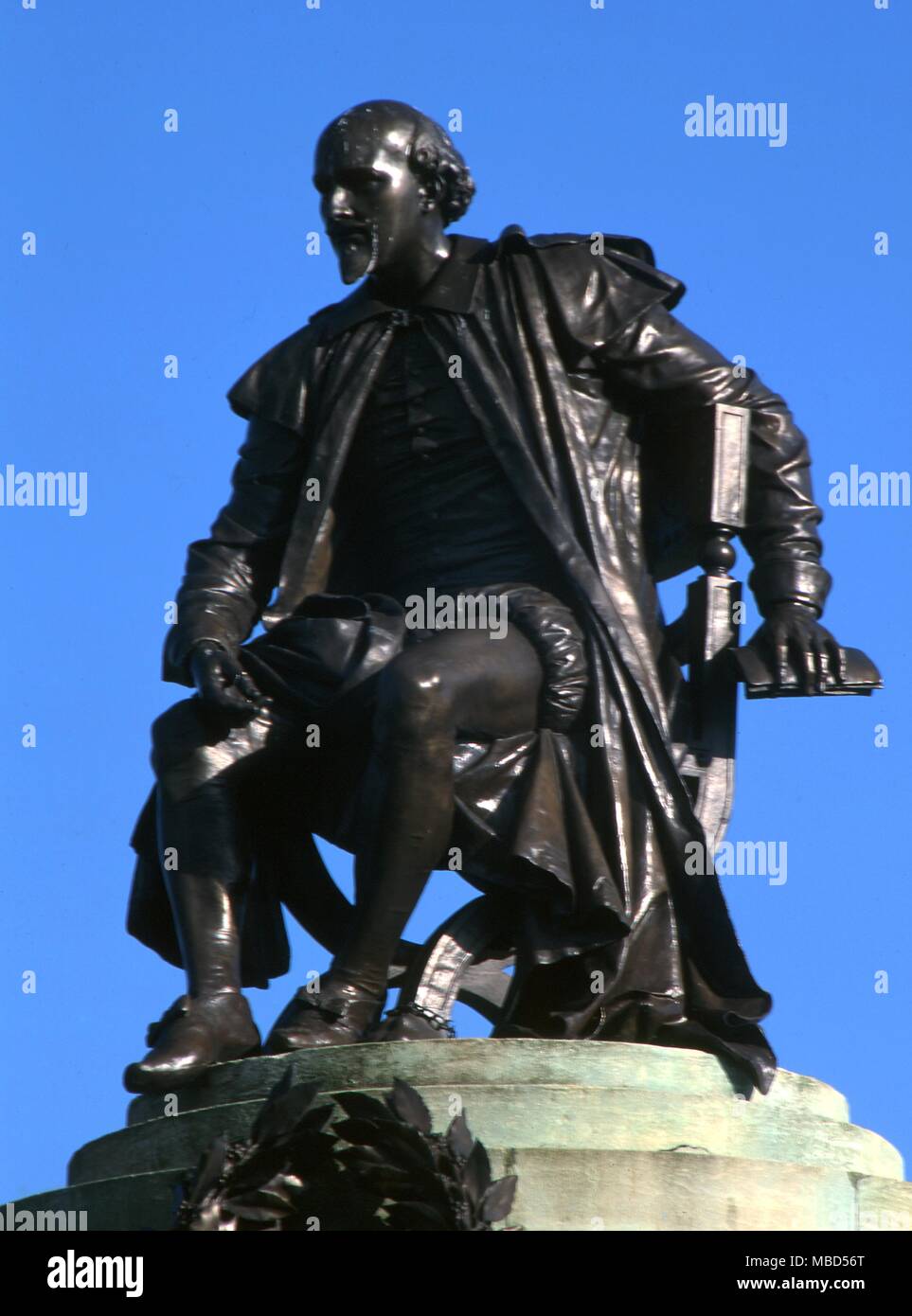 Statue de Shakespeare du Mémorial à Stratford-on-Avon, conçu par Lord Ronald Gower. Banque D'Images