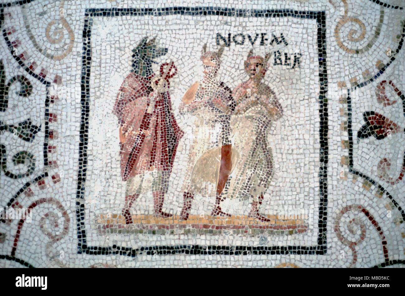 Saisons - Novembre. Détail de mercure à tête de chien comme symbole de novembre. Mosaïque de l'époque romaine (3e siècle de notre ère), anciennement à Thrysdus, maintenant dans le Musée de Sousse, Tunisie. Banque D'Images