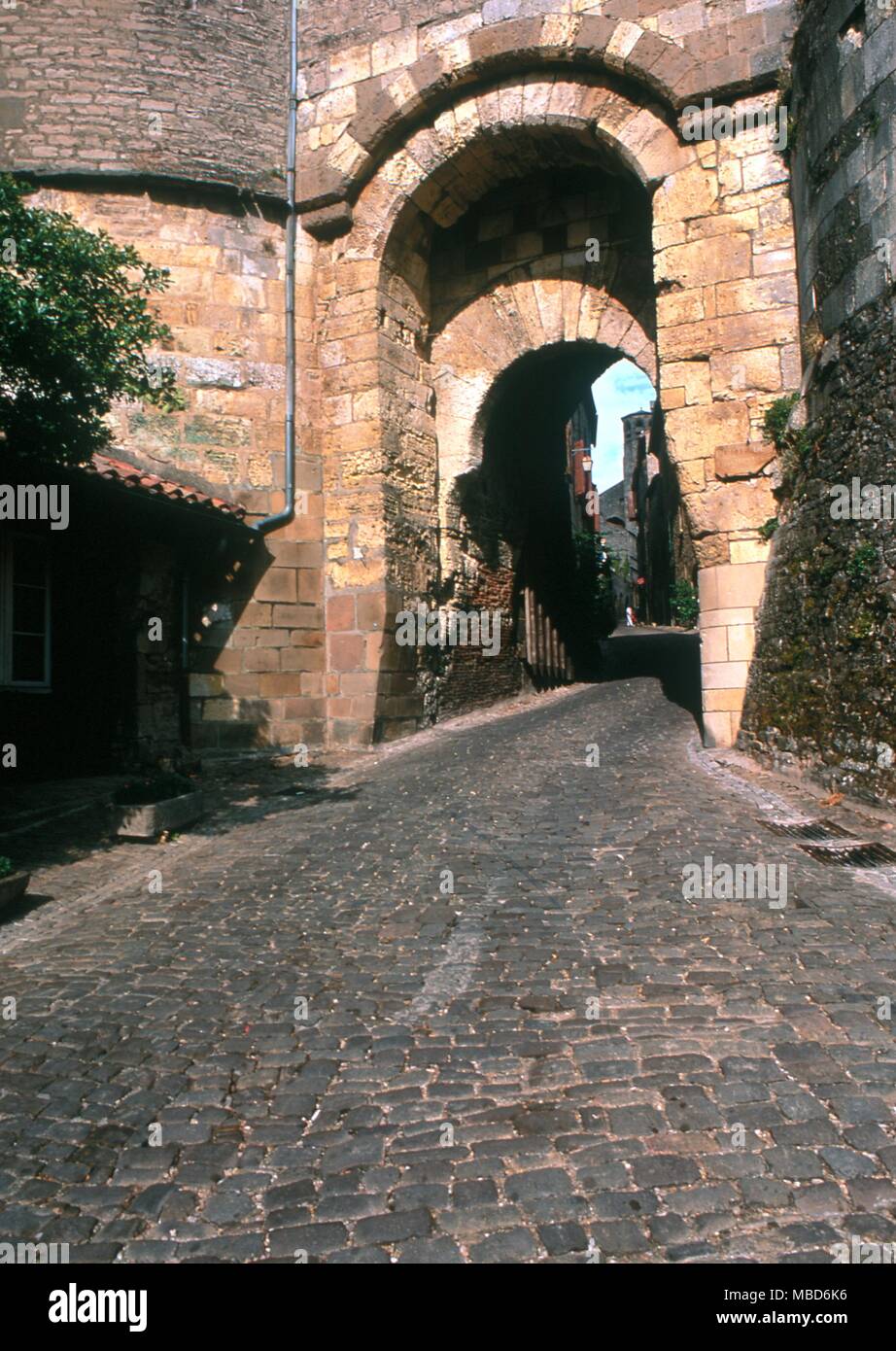 Cordes. L'une des passerelles medieaval à cet important centre cathare, où trois Inquistors ont déclaré avoir été assassinés en 1234 Banque D'Images