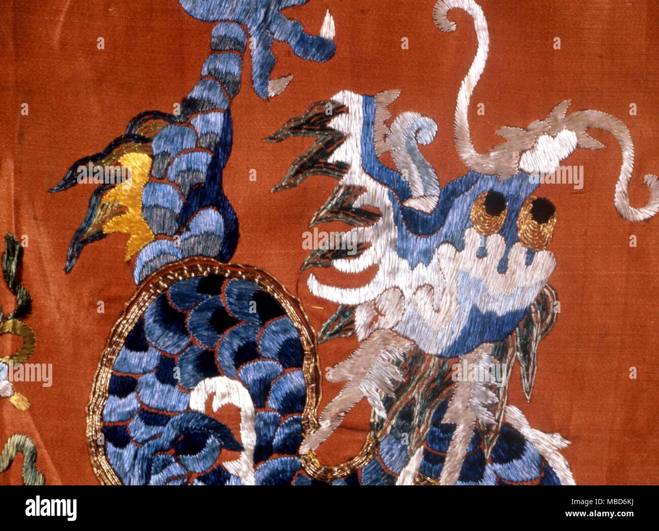 DRAGON - Blue Dragon - broderies chinoises fin du 19e siècle - collection privée Banque D'Images