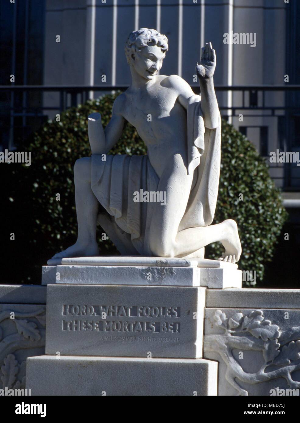 Fairies - Rondelle, ou Robin Goodfellow - Free-standing statue de rondelle, le conte de hobgoblin de Shakespeare's Midsummer Night's Dream, à l'ouest de la Folger Shakespeare Library. Sculpté par Brenda Putnam, 1932. Inscription - SEIGNEUR, QUE CES MORTELS ÊTRE FOOLES ! Banque D'Images