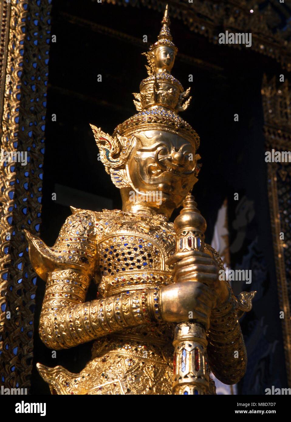 Golden guardian tample démoniaque au Grand Palace, Bangkok. Banque D'Images