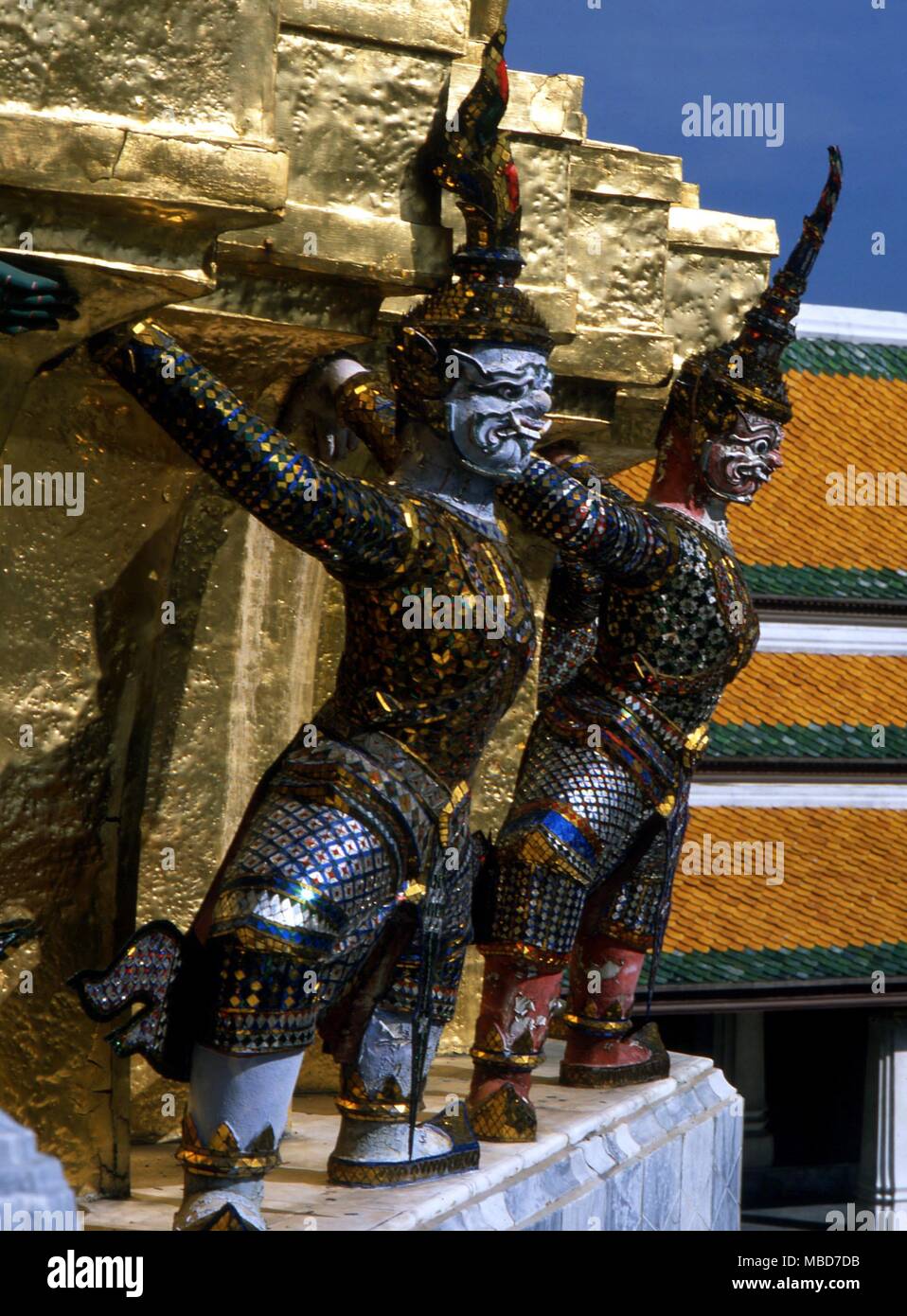 Les gardiens du temple au Grand Palace, Bangkok. Banque D'Images