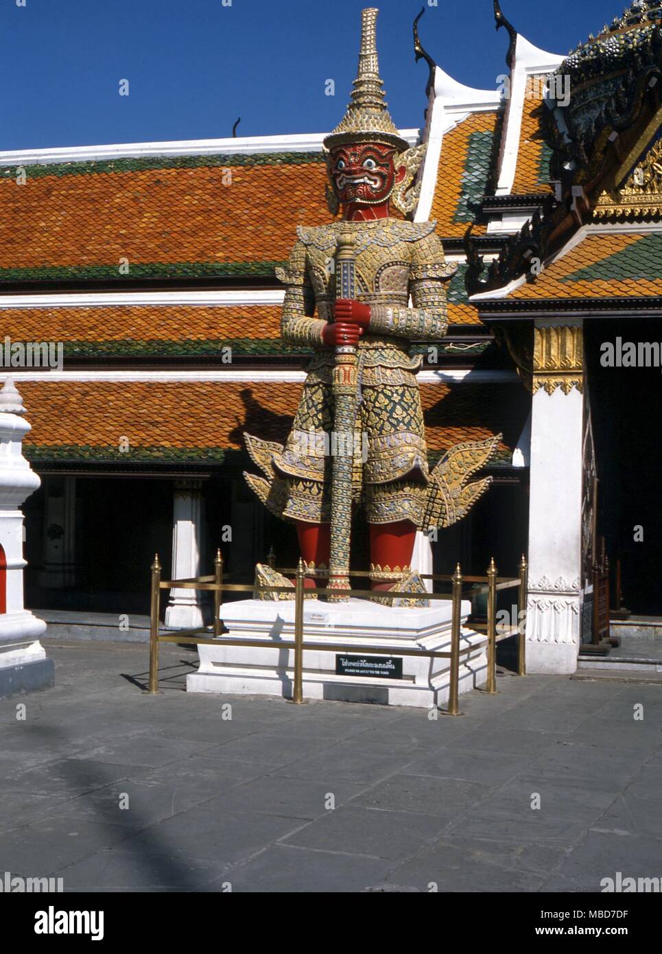 Les gardiens du temple au Grand Palace, Bangkok. Banque D'Images