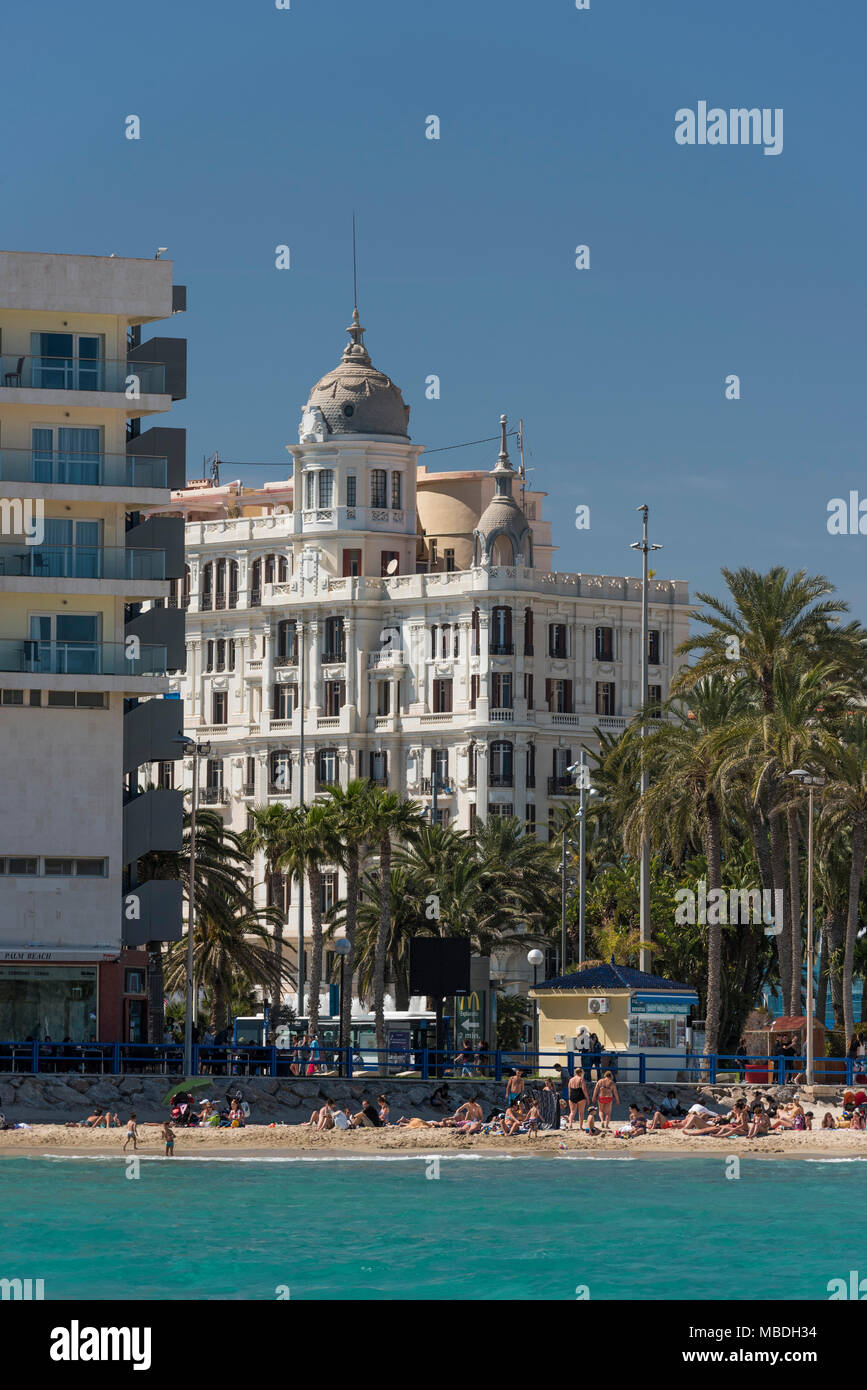 Le centre-ville de plage El Postiguet, Alicante, Espagne Banque D'Images