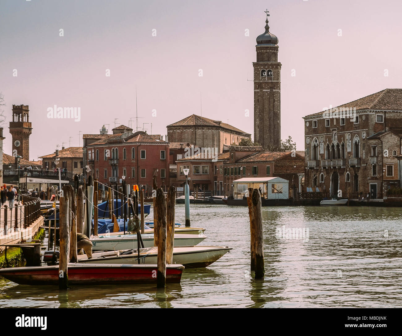 Skyline de Murano, une ville célèbre pour la fabrication du verre dans la lagune de Venise en Italie. Banque D'Images