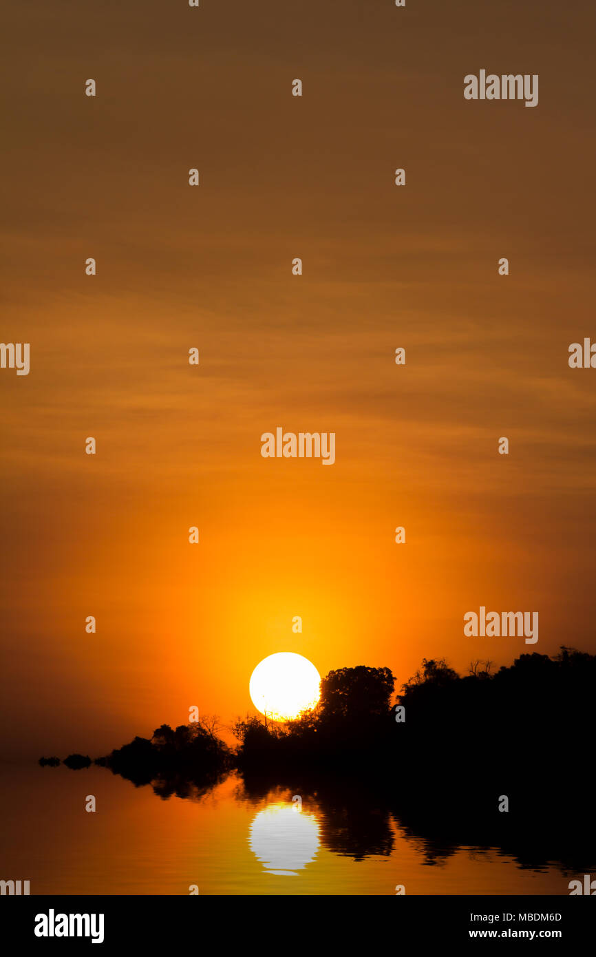 Beau coucher de soleil fond d'arrière-plan pour mobile Banque D'Images