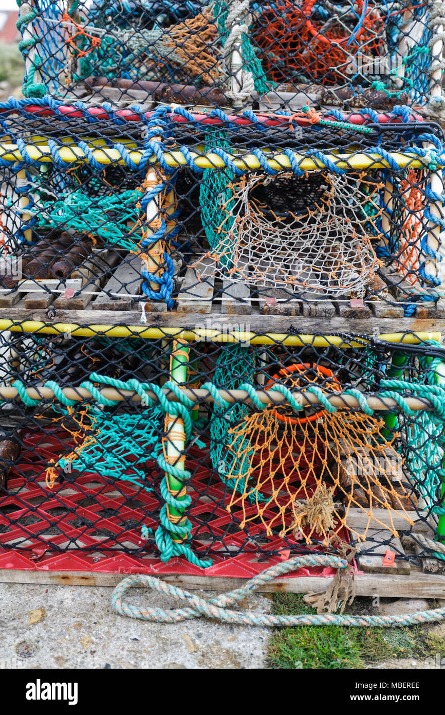 Casiers colorés à Harbour Beadnell à Northumberland Banque D'Images