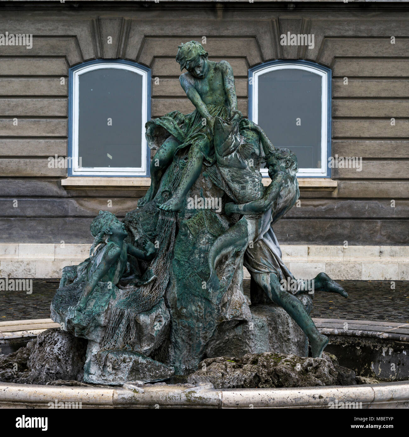 Sculpture de jeunes pêcheurs au château de Buda, à Budapest, Hongrie Banque D'Images