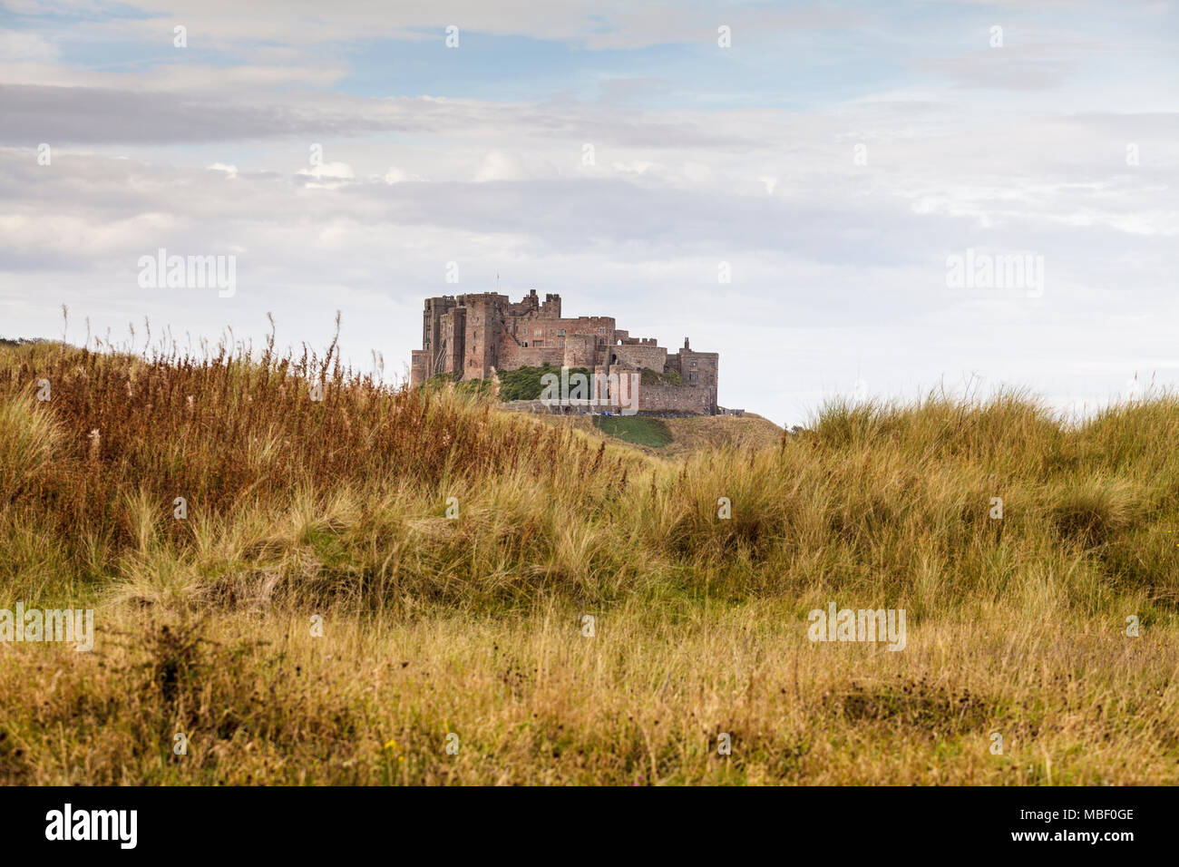 Château de Bamburgh à l'est sur la côte de Northumberland Banque D'Images