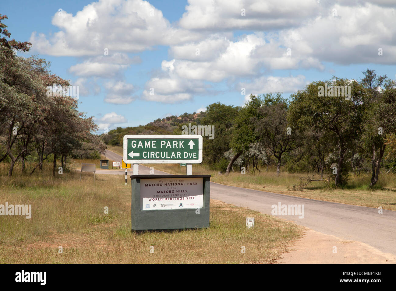 Un signe pour le jeu Park et le Circular Road à Matobo National Park, au Zimbabwe, le parc national est dans le sud-ouest du pays. Banque D'Images