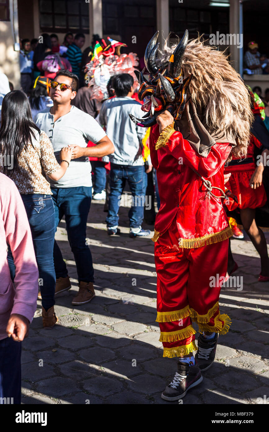 Píllaro, EQUATEUR - 6 février 2016 : Un homme, habillé en diable dans le diabladas festivités dans pillaro. Banque D'Images