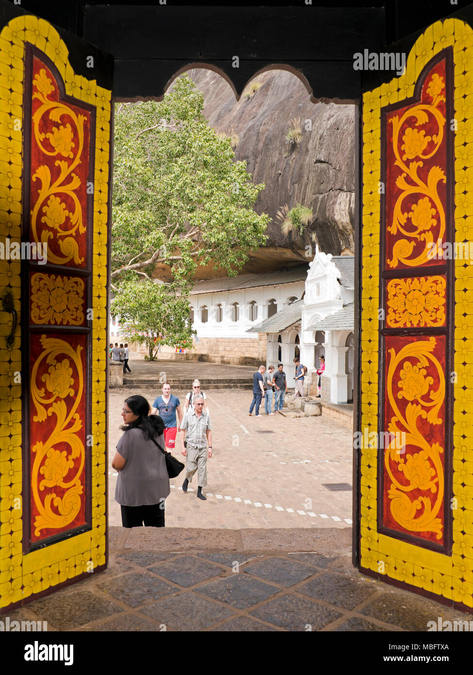 Vue verticale de l'entrée de l'Dambulla Cave Temple au Sri Lanka. Banque D'Images