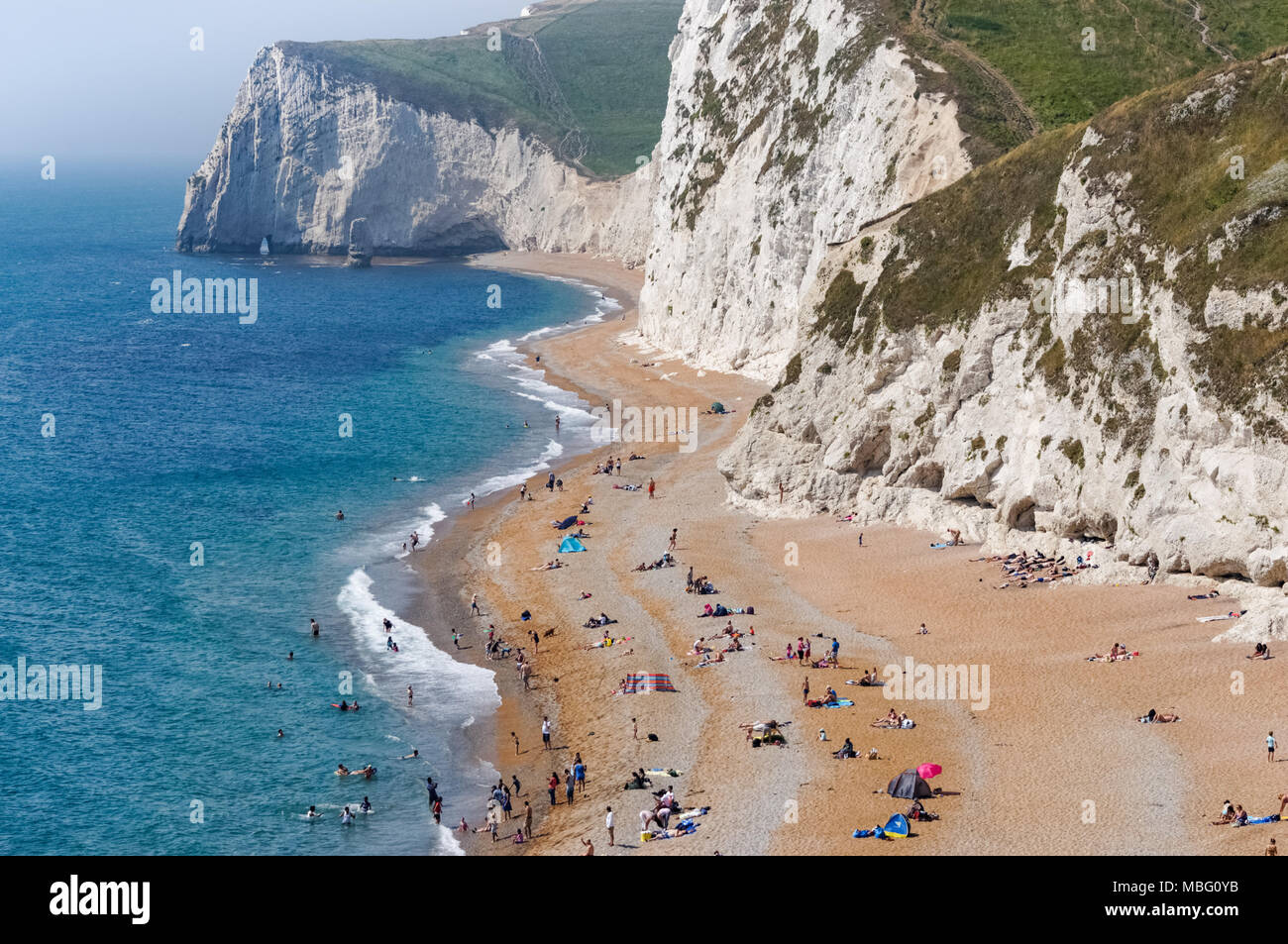 Durdle door plage près de crique de Lulworth, dans le Dorset England Royaume-Uni UK Banque D'Images