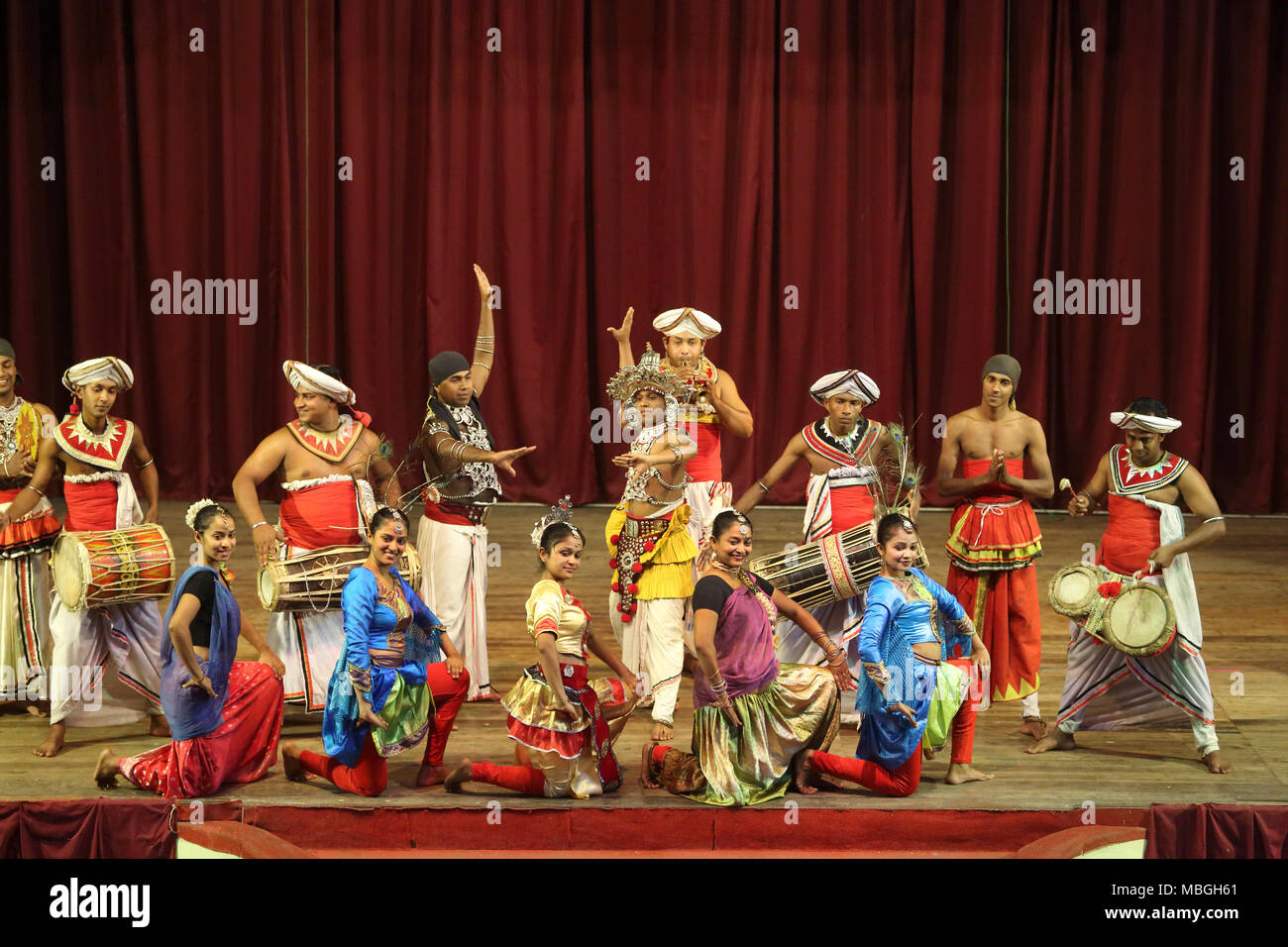 Sangaraja Mawatha Kandy Kandy Sri Lanka Province centrale Centre Culturel danseurs et musiciens de Kandy Banque D'Images