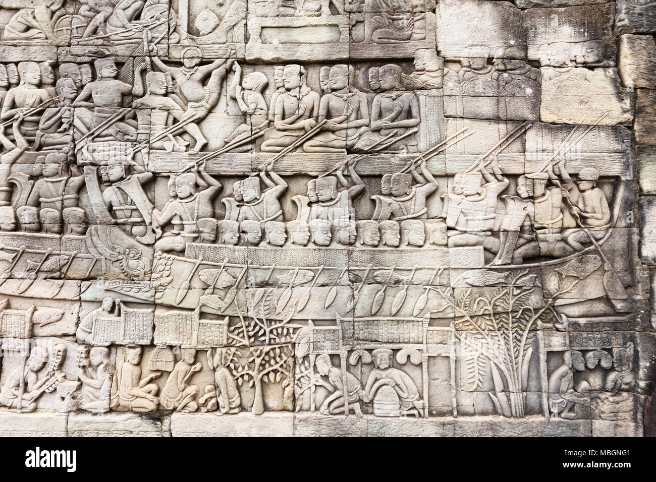 Les sculptures antiques de scènes de bataille entre les Khmers et les peuples autochtones, Jain temple Bayon, Angkor Thom, Angkor, site du patrimoine mondial de l'Asie Cambodge Banque D'Images