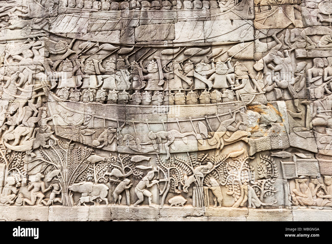Les sculptures antiques de scènes de bataille entre les Khmers et les peuples autochtones, Jain temple Bayon, Angkor Thom, Angkor, site du patrimoine mondial de l'Asie Cambodge Banque D'Images