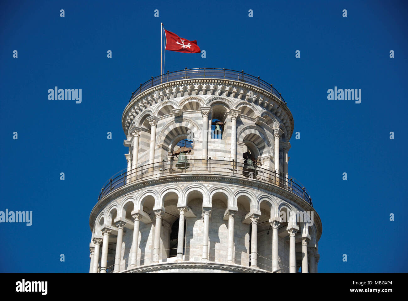 Gros plan du haut de la tour penchée de Pise Banque D'Images