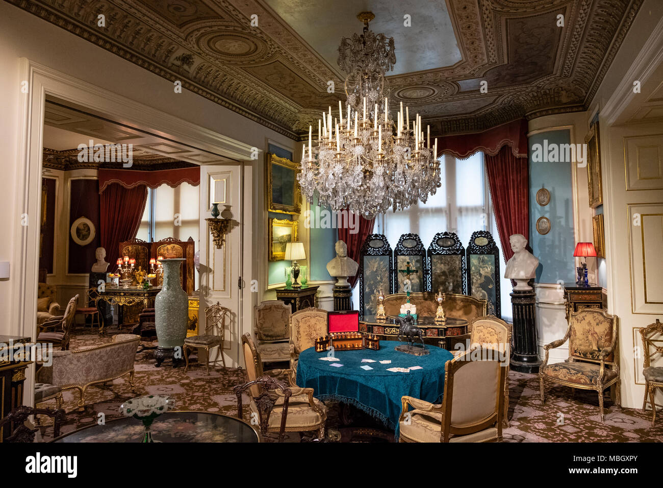 Les salles de réception à l'intérieur du Musée Cliffe, Keighley, Bradford, Yorkshire, Royaume-Uni. Banque D'Images