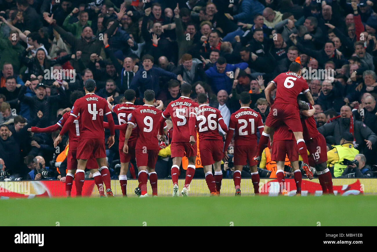 Le centre de Liverpool, Mohamed Salah (obscurci) célèbre marquant son but premier du côté du jeu au cours de l'UEFA Champions League, quart-de-finale à l'Etihad Stadium, Manchester. Banque D'Images